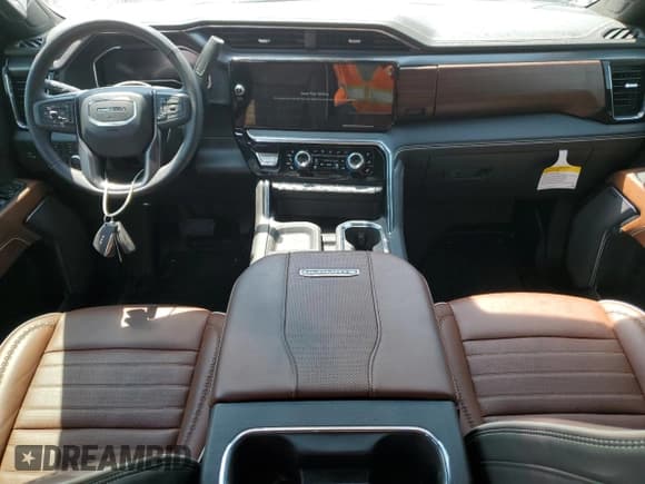 ✅ 2025 GMC Sierra 3500 • VIN: 1GT4UYEY3SF157735 • Lot: 64435595. Wystawiony na Copart z przebiegiem Nie podano. Bezpłatny archiwum sprzedaży aukcyjnych z USA i szczegółowy raport historii pojazdu na DreamBid. Zdjęcie 8.