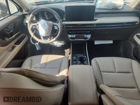 ✅ 2024 Lincoln Corsair Premiere • VIN: 5LMCJ1CA4RUL23082 • Lot: 80949125. Listed on Copart with 5,716 mi. Free auction sales archive from the USA and detailed vehicle history report at DreamBid. Image 8.