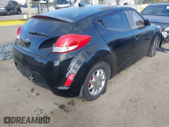 ✅ 2013 Hyundai Veloster w/Gray Int • VIN: KMHTC6AD1DU141372 • Lot: 41349170. Wystawiony na IAAI z przebiegiem Nie podano. Bezpłatny archiwum sprzedaży aukcyjnych z USA i szczegółowy raport historii pojazdu na DreamBid. Zdjęcie 4.