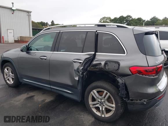 ✅ 2020 Mercedes-Benz GLB 250 • VIN: WDC4M4HB1LW004105 • Lot: 43235167. Wystawiony na IAAI z przebiegiem 47 634 mil. Bezpłatny archiwum sprzedaży aukcyjnych z USA i szczegółowy raport historii pojazdu na DreamBid. Zdjęcie 6.