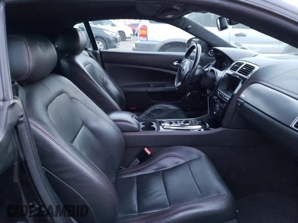 ✅ 2015 Jaguar XK XKR • VIN: SAJWA4EC3FMB55519 • Lot: 36145703. Wystawiony na Copart z przebiegiem Nie podano. Bezpłatny archiwum sprzedaży aukcyjnych z USA i szczegółowy raport historii pojazdu na DreamBid. Zdjęcie 10.