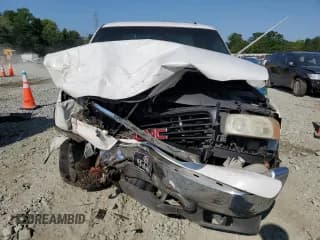 ✅ 2002 GMC Sierra 1500HD SLE • VIN: 1GTGC13U22F117864 • Lot: 60396074. Wystawiony na Copart z przebiegiem Nie podano. Bezpłatny archiwum sprzedaży aukcyjnych z USA i szczegółowy raport historii pojazdu na DreamBid. Zdjęcie 5.