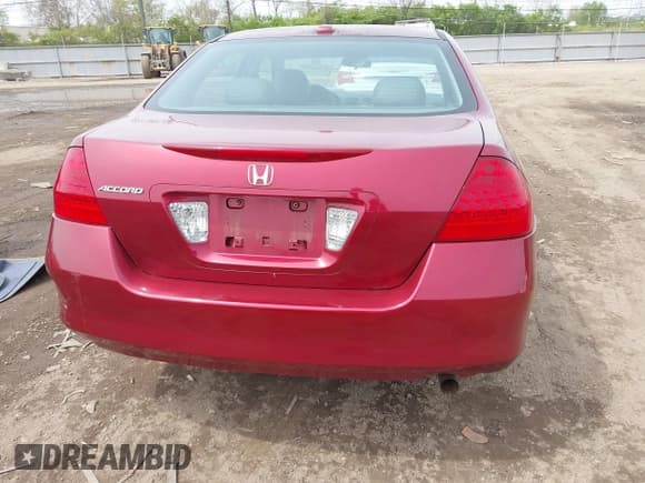 ✅ 2006 Honda Accord EX-L • VIN: 1HGCM56826A041570 • Lot: 42045251. Listed on IAAI with 271,972 mi. Free auction sales archive from the USA and detailed vehicle history report at DreamBid. Image 16.