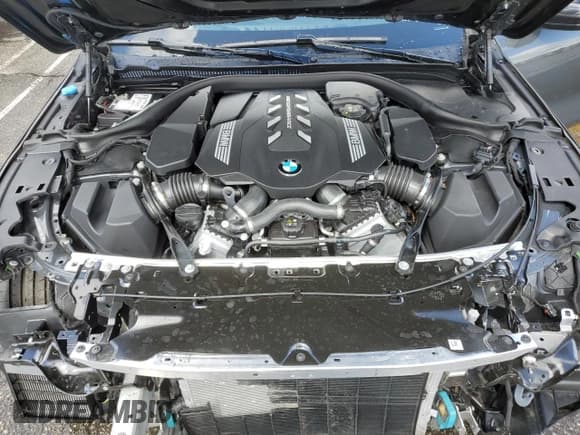 ✅ 2025 BMW 8 Series M850i • VIN: WBAGV8C07SCT18237 • Лот: 49277375. Опубликован ранее на Copart с пробегом 750 миль. Бесплатный доступ к архиву аукционных продаж из США и подробный отчёт об истории автомобиля на DreamBid. Изображение 11.