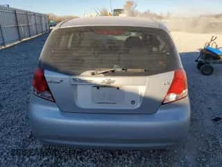 2007 Chevrolet Aveo LS z VIN KL1TD66607B694761, wystawiony jako Copart lot #82468584 z przebiegiem 105 546 mil mil oraz Szkoda całkowita • Salvage title. Historia ofert i sprzedaży dostępna na DreamBid. Obrazek 6.