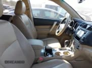 ✅ 2013 Toyota Highlander SE • VIN: 5TDZK3EH4DS135406 • Лот: 43170302. Опубликован ранее на IAAI с пробегом 238 486 миль. Бесплатный доступ к архиву аукционных продаж из США и подробный отчёт об истории автомобиля на DreamBid. Изображение 5.
