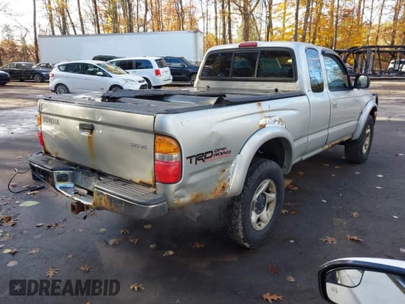 ✅ 2002 Toyota Tacoma • VIN: 5TEWN72N02Z122826 • Lot: 43573099. Listed on IAAI with 216,771 mi. Free auction sales archive from the USA and detailed vehicle history report at DreamBid. Image 4.