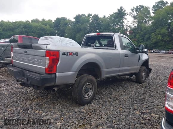 ✅ 2022 Ford F-250 XL • VIN: 1FTBF2B62NEF21705 • Lot: 39947332. Wystawiony na IAAI z przebiegiem 61 110 mil. Bezpłatny archiwum sprzedaży aukcyjnych z USA i szczegółowy raport historii pojazdu na DreamBid. Zdjęcie 4.