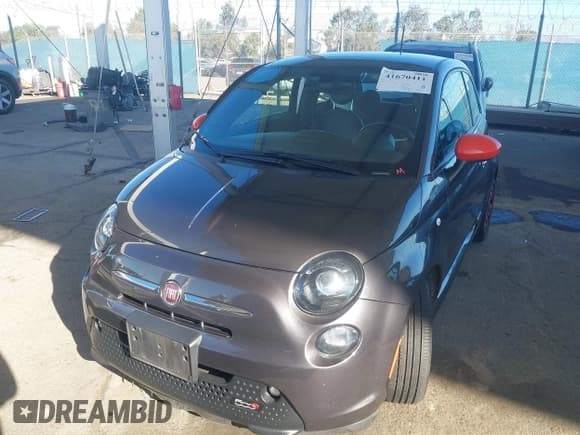✅ 2018 FIAT 500e • VIN: 3C3CFFGE7JT377434 • Лот: 41670411. Опубликован ранее на IAAI с пробегом 30 593 миль. Бесплатный доступ к архиву аукционных продаж из США и подробный отчёт об истории автомобиля на DreamBid. Изображение 2.