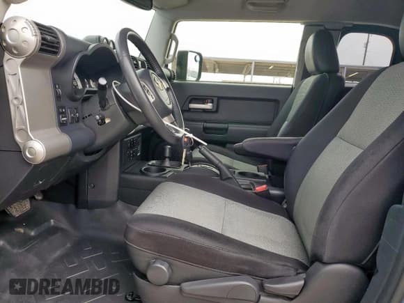 ✅ 2014 Toyota FJ Cruiser • VIN: JTEBU4BF3EK198280 • Лот: 63714585. Опубликован ранее на Copart с пробегом 172 983 миль. Бесплатный доступ к архиву аукционных продаж из США и подробный отчёт об истории автомобиля на DreamBid. Изображение 7.