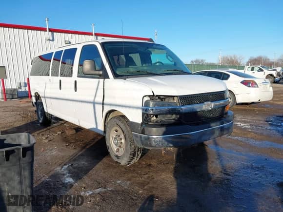 2018 Chevrolet Express Passenger LT с VIN 1GAZGPFG3J1331501, выставлен на аукционе IAAI как лот 41249230 с пробегом 152 616 миль миль и . История ставок и продаж доступна на DreamBid. Изображение 1.