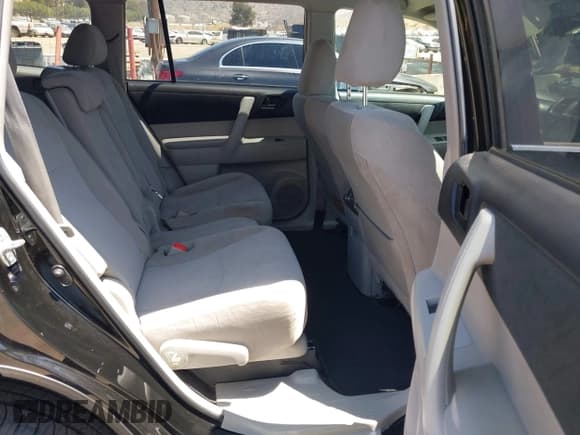 ✅ 2013 Toyota Highlander • VIN: 5TDZA3EHXDS031814 • Lot: 42653046. Wystawiony na IAAI z przebiegiem 155 433 mil. Bezpłatny archiwum sprzedaży aukcyjnych z USA i szczegółowy raport historii pojazdu na DreamBid. Zdjęcie 8.