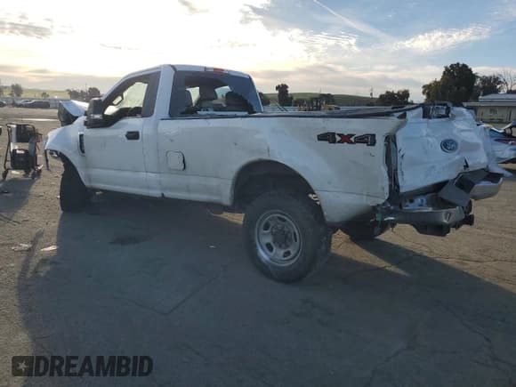 ✅ 2017 Ford F-350 XL • VIN: 1FTRF3B67HEE64927 • Lot: 46068765. Listed on Copart with 174,296 mi. Free auction sales archive from the USA and detailed vehicle history report at DreamBid. Image 2.
