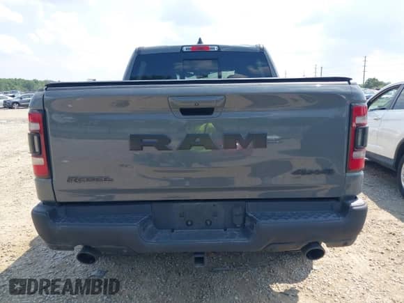 2020 Ram 1500 Rebel z VIN 1C6SRFLM8LN202602, wystawiony jako IAAI lot #42585757 z przebiegiem 46 177 mil mil oraz . Historia ofert i sprzedaży dostępna na DreamBid. Obrazek 16.