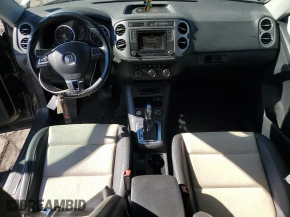 ✅ 2016 Volkswagen Tiguan SEL • VIN: WVGBV7AX1GW581400 • Lot: 87081835. Wystawiony na Copart z przebiegiem 92 870 mil. Bezpłatny archiwum sprzedaży aukcyjnych z USA i szczegółowy raport historii pojazdu na DreamBid. Zdjęcie 8.