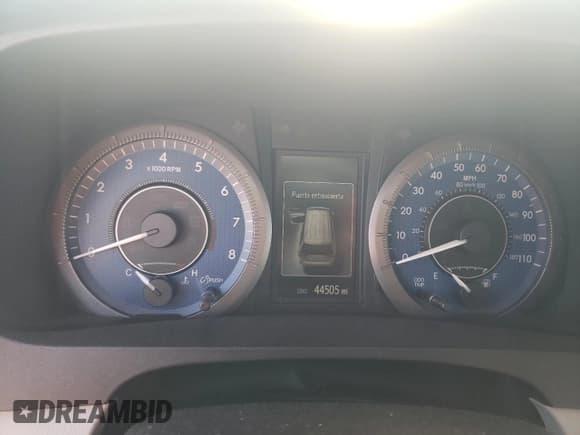 ✅ 2020 Toyota Sienna LE • VIN: 5TDJZ3DC8LS244917 • Lot: 61485155. Wystawiony na Copart z przebiegiem 44 505 mil. Bezpłatny archiwum sprzedaży aukcyjnych z USA i szczegółowy raport historii pojazdu na DreamBid. Zdjęcie 9.