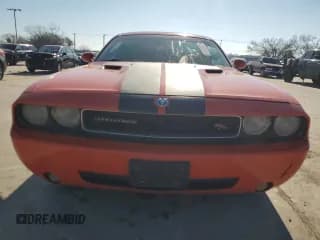 ✅ 2010 Dodge Challenger R/T Classic • VIN: 2B3CJ5DTXAH238383 • Lot: 41519345. Wystawiony na Copart z przebiegiem 216 607 mil. Bezpłatny archiwum sprzedaży aukcyjnych z USA i szczegółowy raport historii pojazdu na DreamBid. Zdjęcie 5.