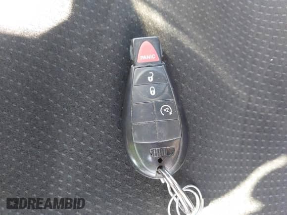 2016 Dodge Grand Caravan American Value z VIN 2C4RDGBG5GR125784, wystawiony jako IAAI lot #43361705 z przebiegiem 123 120 mil mil oraz . Historia ofert i sprzedaży dostępna na DreamBid. Obrazek 11.