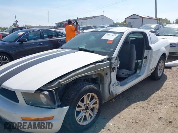 ✅ 2009 Ford Mustang • VIN: 1ZVHT80N795138829 • Lot: 43217919. Listed on IAAI with 162,965 mi. Free auction sales archive from the USA and detailed vehicle history report at DreamBid. Image 6.