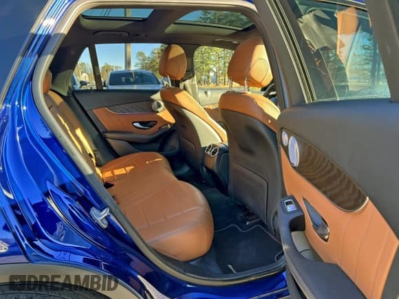 ✅ 2020 Mercedes-Benz GLC 300 • VIN: W1N0G8EBXLF844965 • Lot: 94833595. Wystawiony na Copart z przebiegiem 171 501 mil. Bezpłatny archiwum sprzedaży aukcyjnych z USA i szczegółowy raport historii pojazdu na DreamBid. Zdjęcie 6.