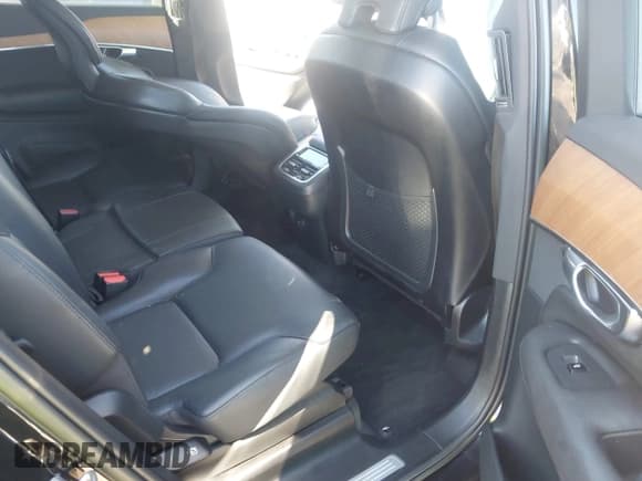 ✅ 2022 Volvo XC90 Momentum • VIN: YV4A22PK2N1868257 • Lot: 43413469. Wystawiony na IAAI z przebiegiem 64 631 mil. Bezpłatny archiwum sprzedaży aukcyjnych z USA i szczegółowy raport historii pojazdu na DreamBid. Zdjęcie 8.