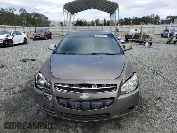 ✅ 2010 Chevrolet Malibu 1LT • VIN: 1G1ZC5E03AF189738 • Lot: 85176425. Wystawiony na Copart z przebiegiem 306 845 mil. Bezpłatny archiwum sprzedaży aukcyjnych z USA i szczegółowy raport historii pojazdu na DreamBid. Zdjęcie 5.