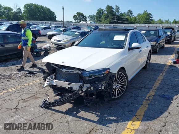 ✅ 2024 Mercedes-Benz E 350 • VIN: W1KLF4HB3RA009278 • Lot: 42591074. Listed on IAAI with 9,729 mi. Free auction sales archive from the USA and detailed vehicle history report at DreamBid. Image 17.
