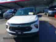 2025 Chevrolet TrailBlazer RS с VIN KL79MUSL3SB005207, выставлен на аукционе IAAI как лот 42678474 с пробегом 3 059 миль миль и . История ставок и продаж доступна на DreamBid. Изображение 12.