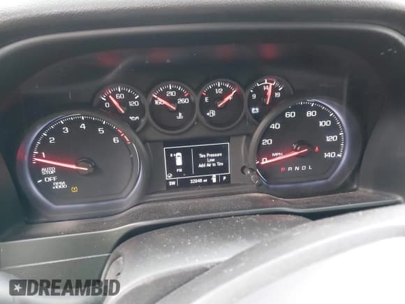 ✅ 2020 Chevrolet Silverado 1500 Custom • VIN: 1GCRWBEKXLZ375096 • Lot: 41299675. Wystawiony na IAAI z przebiegiem 32 046 mil. Bezpłatny archiwum sprzedaży aukcyjnych z USA i szczegółowy raport historii pojazdu na DreamBid. Zdjęcie 7.