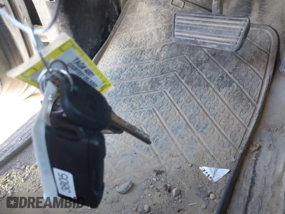 ✅ 2015 Chevrolet Silverado 2500HD Work Truck • VIN: 1GC2KUEG6FZ523396 • Lot: 38620400. Wystawiony na IAAI z przebiegiem 162 878 mil. Bezpłatny archiwum sprzedaży aukcyjnych z USA i szczegółowy raport historii pojazdu na DreamBid. Zdjęcie 11.