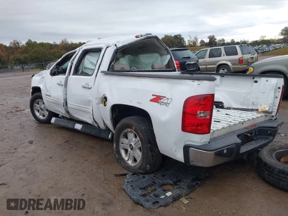 ✅ 2011 Chevrolet Silverado 1500 LTZ • VIN: 3GCPKTE38BG240036 • Lot: 43557562. Wystawiony na IAAI z przebiegiem 306 131 mil. Bezpłatny archiwum sprzedaży aukcyjnych z USA i szczegółowy raport historii pojazdu na DreamBid. Zdjęcie 3.