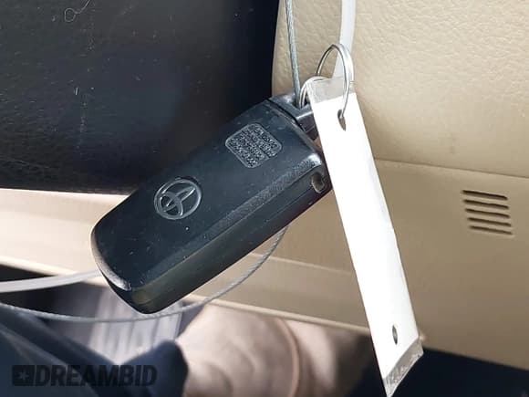 ✅ 2014 Toyota Highlander Limited • VIN: 5TDYKRFH4ES031044 • Lot: 42337705. Listed on IAAI with 153,260 mi. Free auction sales archive from the USA and detailed vehicle history report at DreamBid. Image 11.