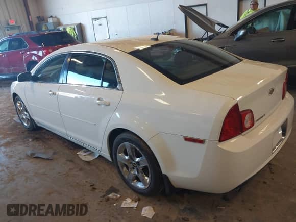 2010 Chevrolet Malibu 1LT z VIN 1G1ZC5EB2AF307280, wystawiony jako IAAI lot #43477502 z przebiegiem 79 349 mil mil oraz . Historia ofert i sprzedaży dostępna na DreamBid. Obrazek 3.