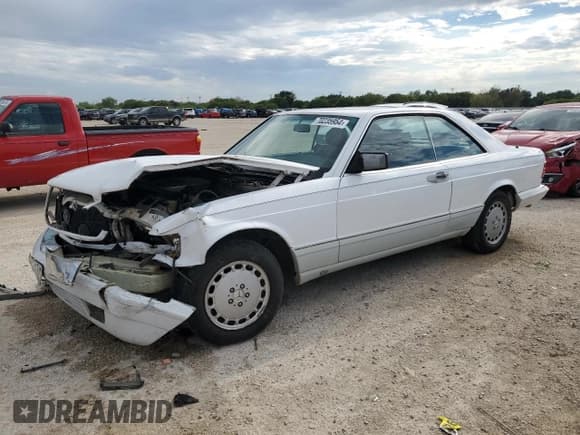 ✅ 1989 Mercedes-Benz 560 • VIN: WDBCA45E8KA473324 • Lot: 70235954. Listed on Copart with 180,784 mi. Free auction sales archive from the USA and detailed vehicle history report at DreamBid. Image 1.