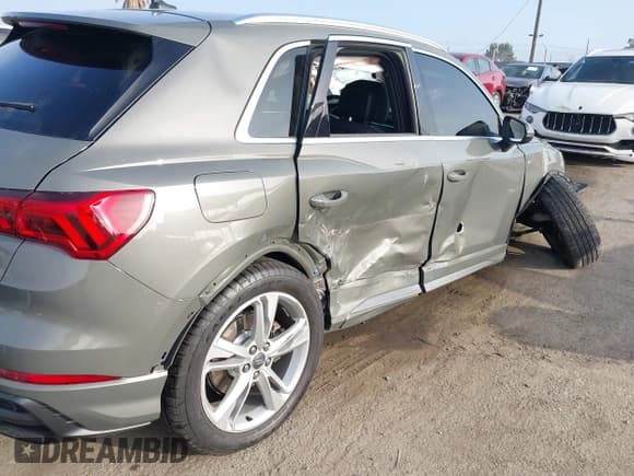 ✅ 2020 Audi Q3 S line Premium • VIN: WA1DECF36L1036158 • Lot: 42597988. Wystawiony na IAAI z przebiegiem 26 729 mil. Bezpłatny archiwum sprzedaży aukcyjnych z USA i szczegółowy raport historii pojazdu na DreamBid. Zdjęcie 6.