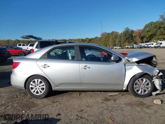 ✅ 2011 Kia Forte EX • VIN: KNAFU4A23B5370447 • Лот: 43620893. Опубликован ранее на IAAI с пробегом 83 083 миль. Бесплатный доступ к архиву аукционных продаж из США и подробный отчёт об истории автомобиля на DreamBid. Изображение 13.