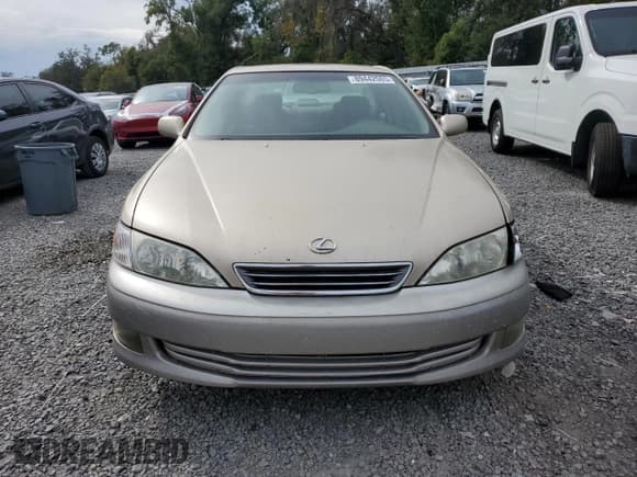 ✅ 2001 Lexus ES 300 • VIN: JT8BF28G210327570 • Lot: 89442085. Listed on Copart with 141,189 mi. Free auction sales archive from the USA and detailed vehicle history report at DreamBid. Image 5.