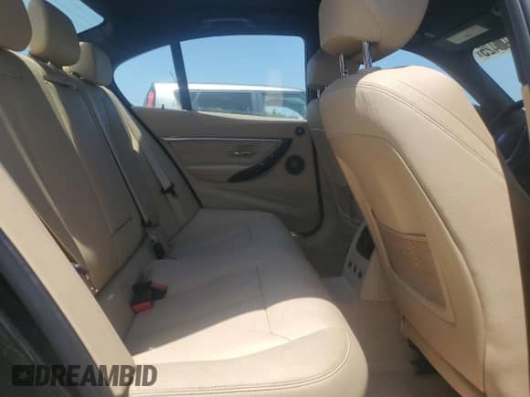 2016 BMW 3 Series z VIN WBA8E7C57GK415560, wystawiony jako Copart lot #60493425 z przebiegiem 37 702 mil mil oraz Szkoda całkowita • Salvage title. Historia ofert i sprzedaży dostępna na DreamBid. Obrazek 10.