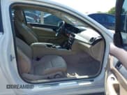 ✅ 2013 Mercedes-Benz C 250 • VIN: WDDGJ4HB2DG089470 • Lot: 41925359. Wystawiony na IAAI z przebiegiem 113 160 mil. Bezpłatny archiwum sprzedaży aukcyjnych z USA i szczegółowy raport historii pojazdu na DreamBid. Zdjęcie 5.