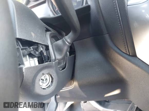 2020 Chevrolet Silverado 1500 LT with VIN 3GCPYDEK8LG138877, listed as a IAAI auction lot 43222681 with Not provided miles and . Bid and sale history available at DreamBid. Image 18.