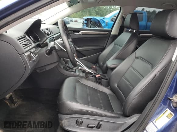 ✅ 2017 Volkswagen Passat SE • VIN: 1VWGT7A30HC015886 • Lot: 81608015. Listed on Copart with 137,786 mi. Free auction sales archive from the USA and detailed vehicle history report at DreamBid. Image 7.