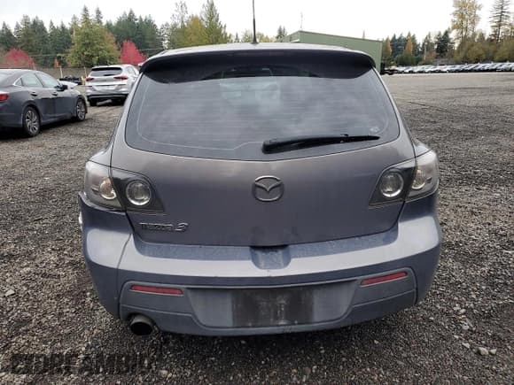 ✅ 2008 Mazda 3 S GT • VIN: JM1BK344681828674 • Lot: 90284215. Wystawiony na Copart z przebiegiem 187 707 mil. Bezpłatny archiwum sprzedaży aukcyjnych z USA i szczegółowy raport historii pojazdu na DreamBid. Zdjęcie 6.