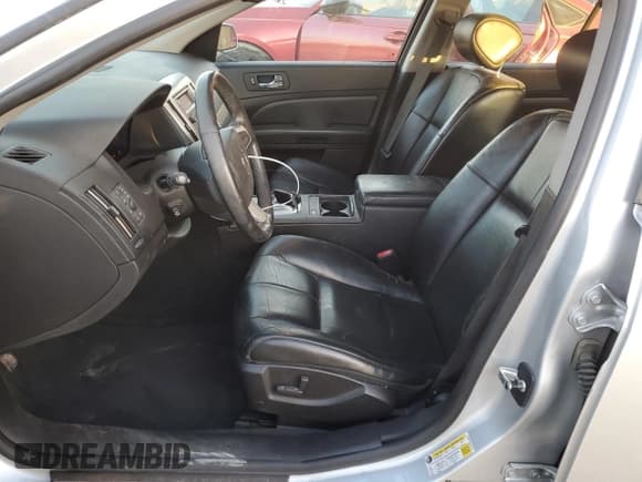 ✅ 2009 Cadillac STS AWD • VIN: 1G6DA67V490141477 • Lot: 89115415. Wystawiony na Copart z przebiegiem 129 599 mil. Bezpłatny archiwum sprzedaży aukcyjnych z USA i szczegółowy raport historii pojazdu na DreamBid. Zdjęcie 7.