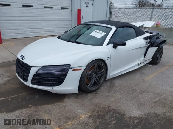 ✅ 2011 Audi R8 • VIN: WUAVNAFG2BN001984 • Лот: 41830131. Опубликован ранее на IAAI с пробегом 78 499 миль. Бесплатный доступ к архиву аукционных продаж из США и подробный отчёт об истории автомобиля на DreamBid. Изображение 2.