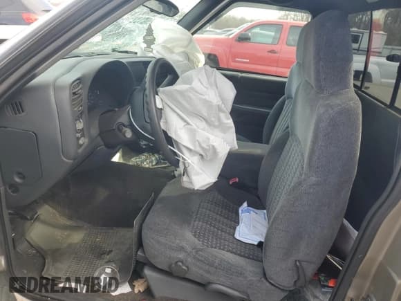 ✅ 2000 Chevrolet S-10 LS • VIN: 1GCCS14W9Y8130139 • Лот: 48936205. Опубликован ранее на Copart с пробегом Не указан. Бесплатный доступ к архиву аукционных продаж из США и подробный отчёт об истории автомобиля на DreamBid. Изображение 7.