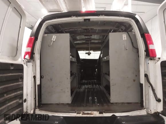 ✅ 2017 GMC Savana Cargo • VIN: 1GTW7AFF7H1264815 • Лот: 41325244. Опубликован ранее на IAAI с пробегом 105 625 миль. Бесплатный доступ к архиву аукционных продаж из США и подробный отчёт об истории автомобиля на DreamBid. Изображение 8.