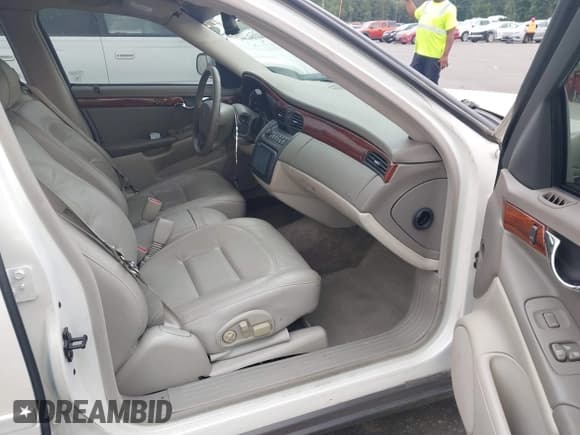 ✅ 2003 Cadillac DeVille • VIN: 1G6KD54Y43U219781 • Lot: 43071046. Wystawiony na IAAI z przebiegiem 88 421 mil. Bezpłatny archiwum sprzedaży aukcyjnych z USA i szczegółowy raport historii pojazdu na DreamBid. Zdjęcie 5.