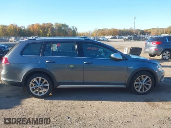 ✅ 2017 Volkswagen Golf S • VIN: 3VWH17AU7HM504898 • Lot: 43429630. Listed on IAAI with 170,438 mi. Free auction sales archive from the USA and detailed vehicle history report at DreamBid. Image 13.
