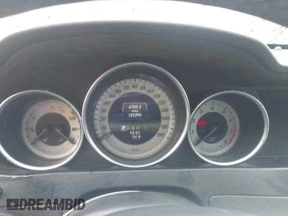 ✅ 2014 Mercedes-Benz C 250 • VIN: WDDGJ4HB5EG289213 • Lot: 42933366. Wystawiony na IAAI z przebiegiem 125 396 mil. Bezpłatny archiwum sprzedaży aukcyjnych z USA i szczegółowy raport historii pojazdu na DreamBid. Zdjęcie 7.