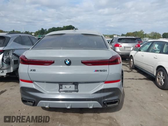 ✅ 2022 BMW X6 M50i • VIN: 5UXCY8C01N9J87217 • Lot: 43415875. Wystawiony na IAAI z przebiegiem 27 952 mil. Bezpłatny archiwum sprzedaży aukcyjnych z USA i szczegółowy raport historii pojazdu na DreamBid. Zdjęcie 16.